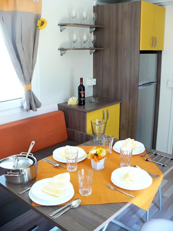 Victoria Mobilehome Jezera Village Holiday Resort Exterior photo